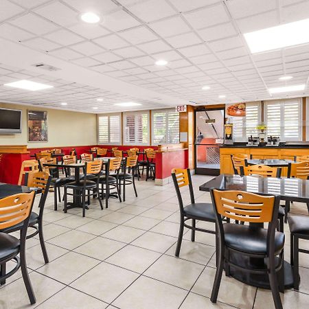 Quality Inn & Suites Orlando Airport Eksteriør bilde
