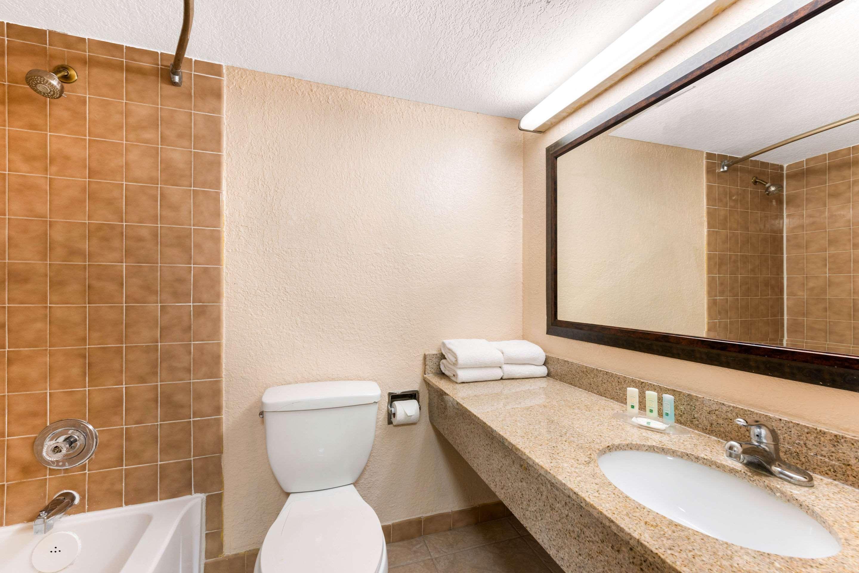 Quality Inn & Suites Orlando Airport Eksteriør bilde