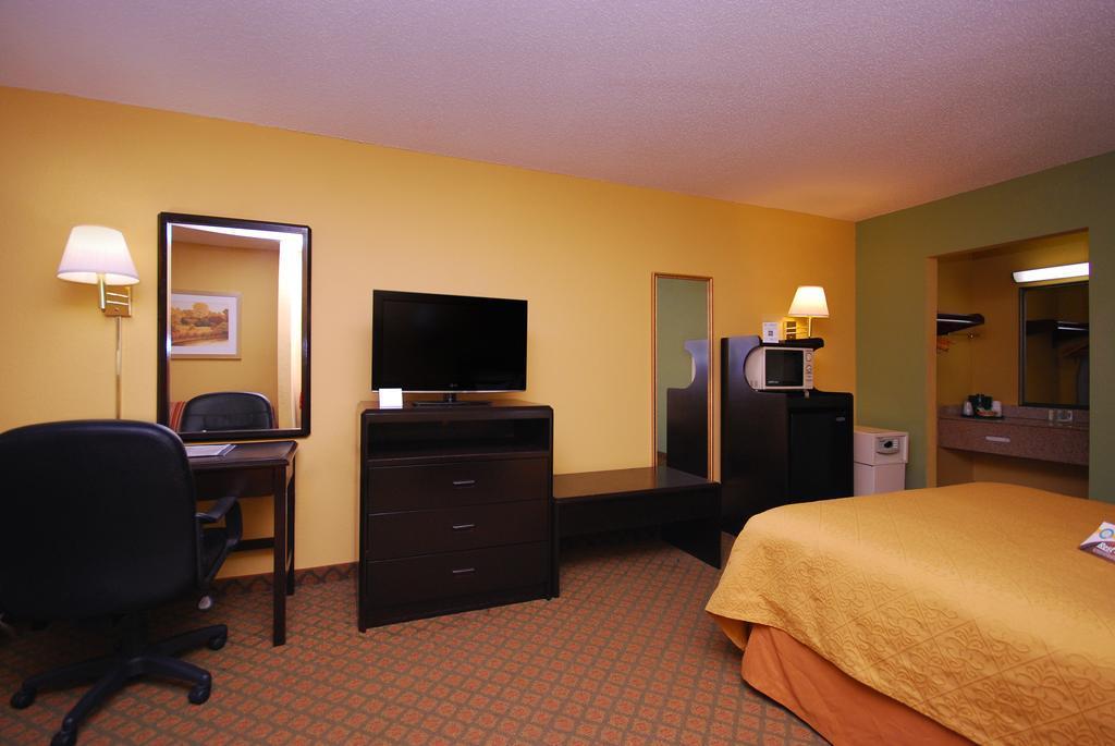 Quality Inn & Suites Orlando Airport Eksteriør bilde