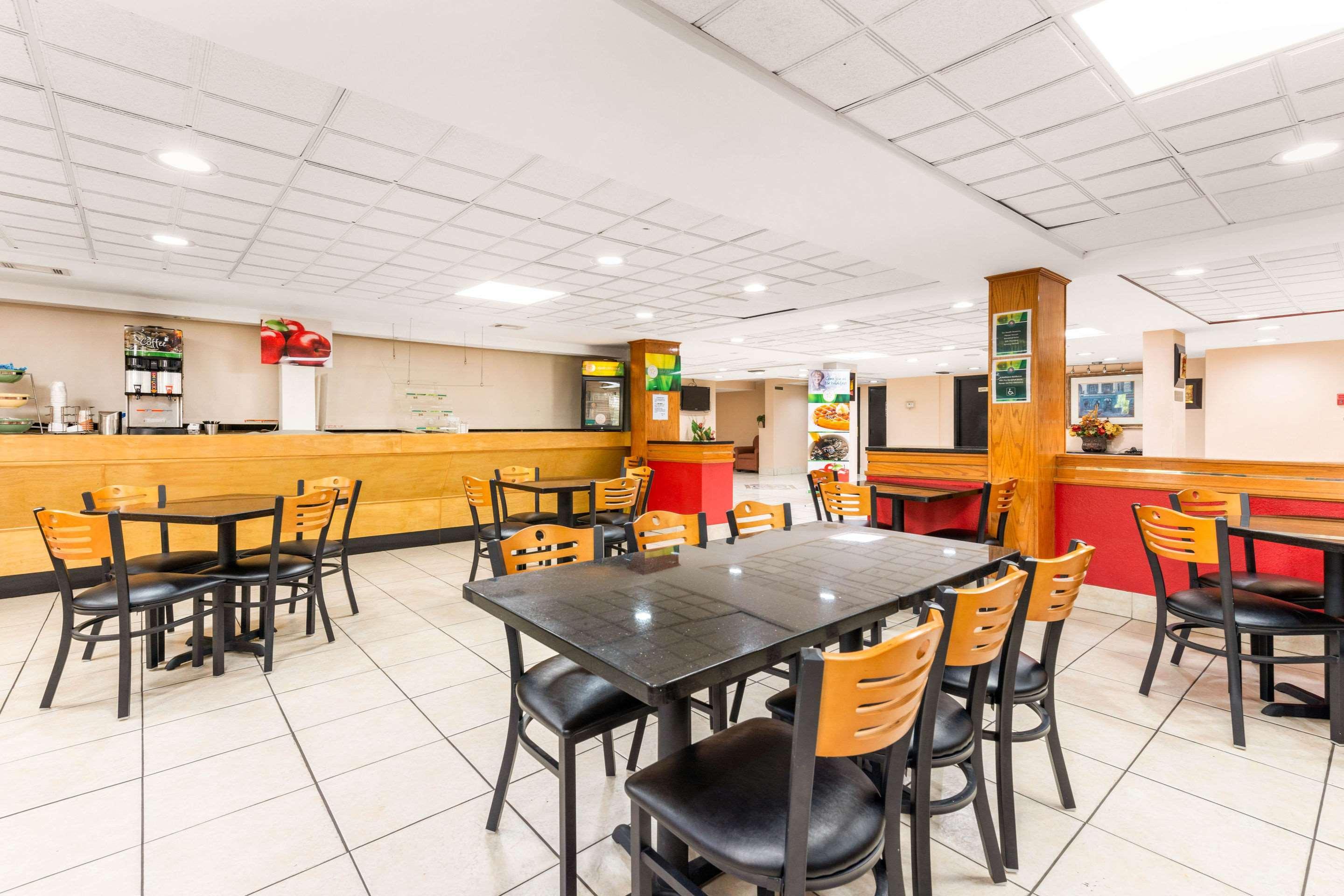 Quality Inn & Suites Orlando Airport Eksteriør bilde